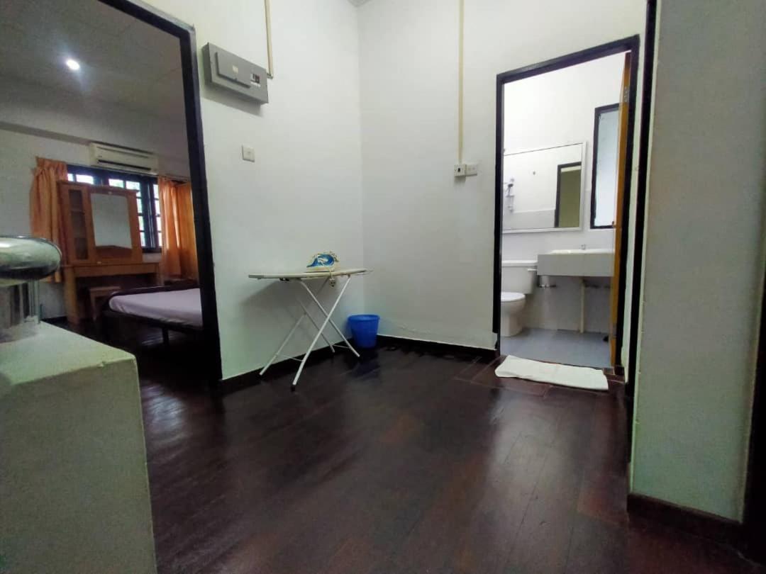 Titi Panjang Apartment Lumut Sitiawan Manjung Phòng bức ảnh